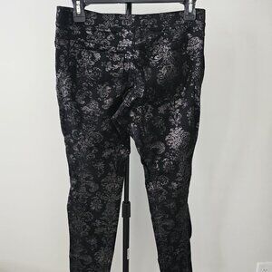 Hue. leggings Size M. Color M